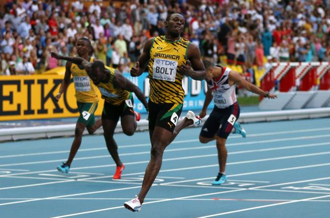 Usain Bolt cala il settebello: il velocista giamaicano ha bissato l'oro dei 100 vincendo i 200 m col tempo di 19